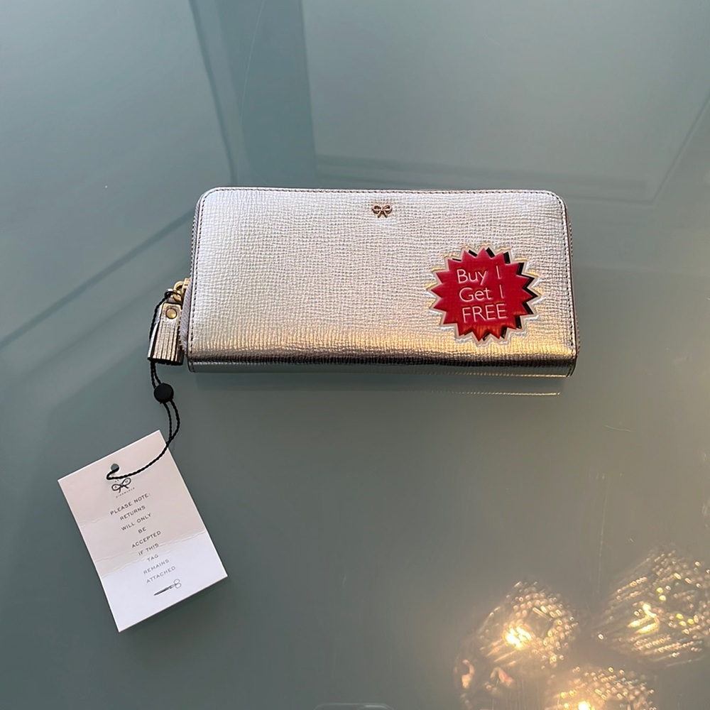Woman’s wallet Anya hindmarch color, silver zipper